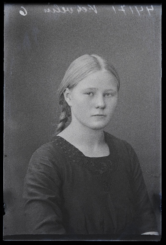 Helmi Vihvelin.