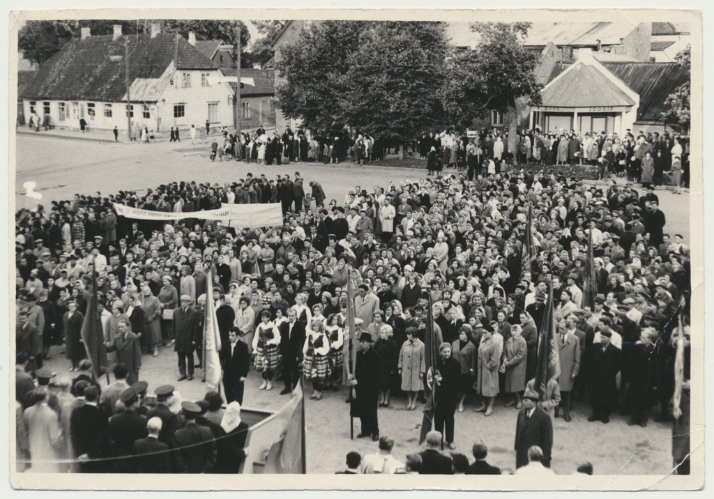 foto, Viljandi, miiting, Nõukogude väljak, u 1970