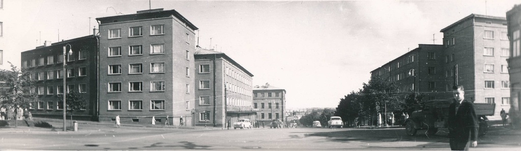 Akadeemia t ja Riia mnt ristmik, vaade Tähe t poolt. Tartu, 1967.