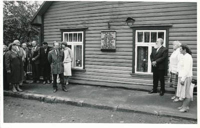 Loodusteadlase Gustav Vilbaste mälestustahvli avamine Tartus.  similar photo
