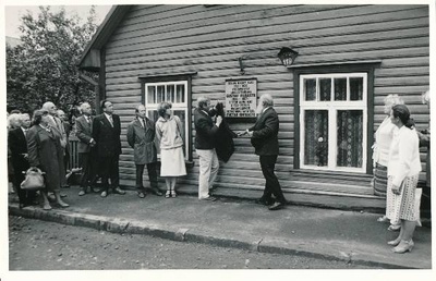 Loodusteadlase Gustav Vilbaste mälestustahvli avamine Tartus.  similar photo