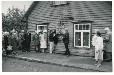 Loodusteadlase Gustav Vilbaste mälestustahvli avamine Tartus.  similar photo