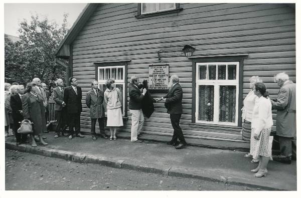 Loodusteadlase Gustav Vilbaste mälestustahvli avamine Tartus.