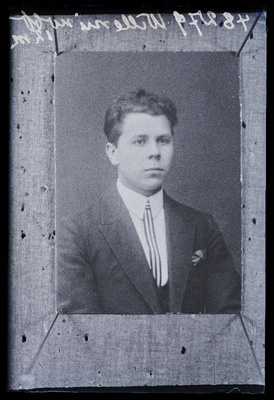 Noormehe foto, (01.03.1927 fotokoopia, tellija Villeminov).  duplicate photo