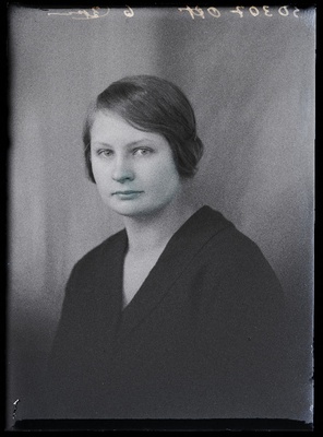 Marie Ott, (Oiu küla, Koidumuru talu).  duplicate photo