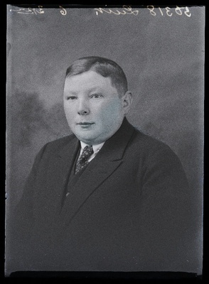 Apteegiomanik, proviisor Johan Luik.  duplicate photo