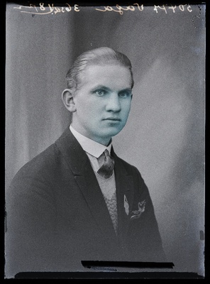 Jüri Vaga, (Olustvere Põllutöö Keskkool).  duplicate photo
