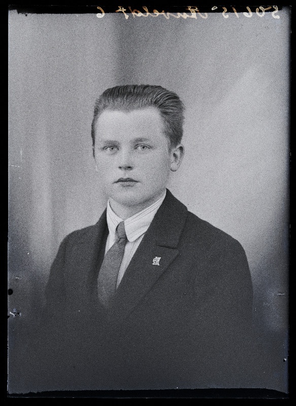 Eduard Anvelt, (Olustvere Põllutöö Keskkool).