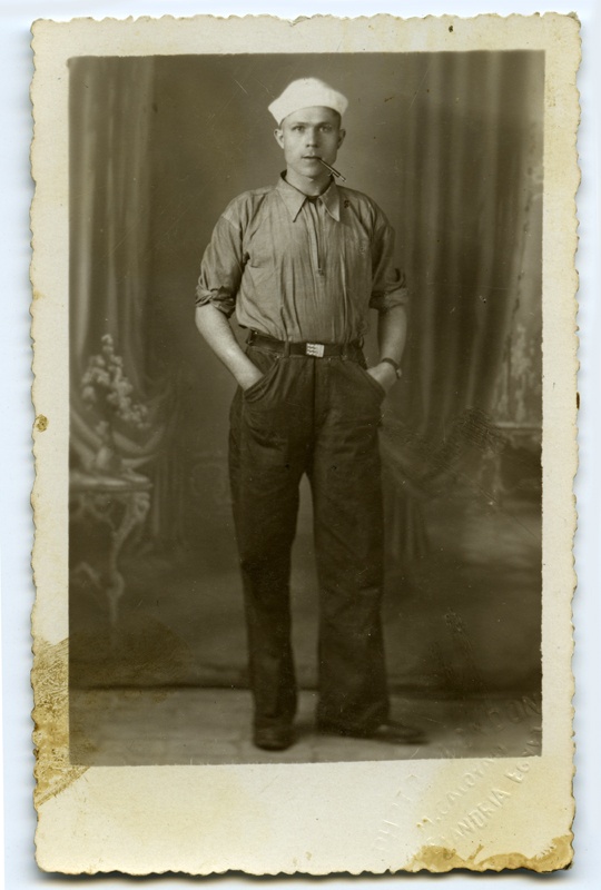 Ateljeefoto. Meremees Eduard Oolup.