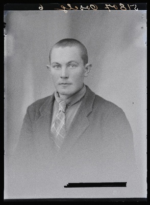 August Oselg [Oeselg].  duplicate photo