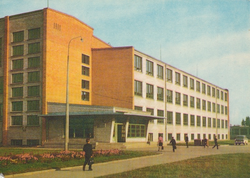 värviline fotopostkaart, Viljandi 5. keskkool, u 1968, foto E. Veliste (VM 9508)