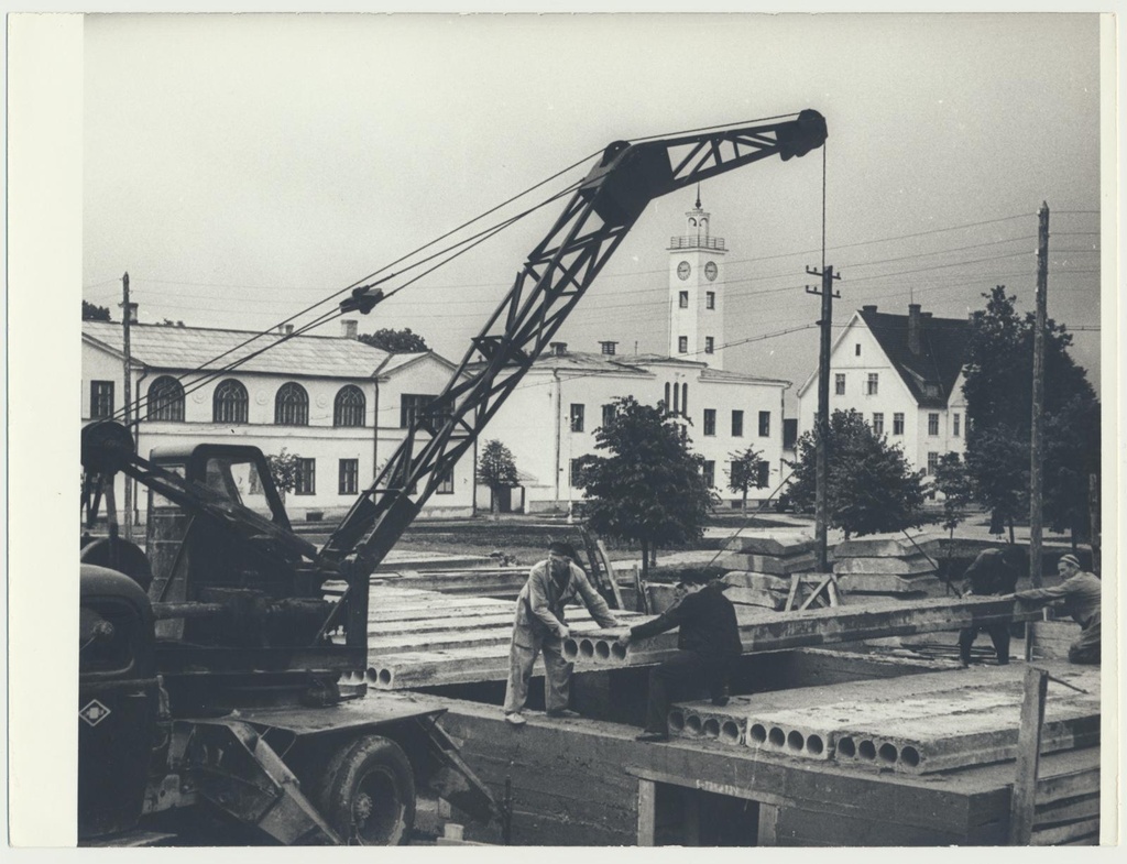 foto, Viljandi, elamuehitus Oru-Lossi tn nurgal, 1958, foto E. Veliste