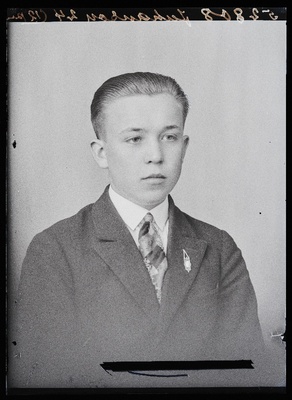 Eduard Johanson, (Olustvere, Eesti Aleksandri Põllutöö Keskkool).  duplicate photo