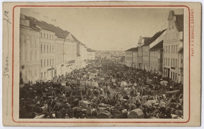 Turg Tartu Raekoja platsil.  similar photo