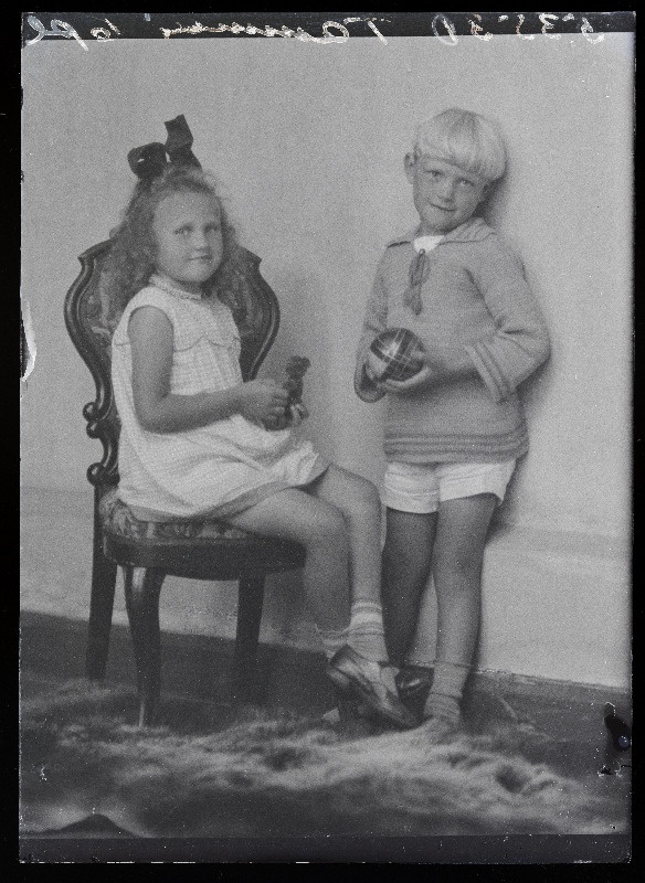 Poiss ja tüdruk, (foto tellija Tammai).