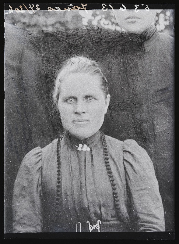 Naise foto, (05.08.1929 fotokoopia, tellija Jänes).