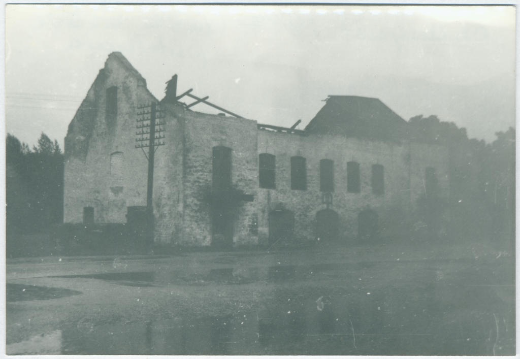 Ambla pritsimaja varemed