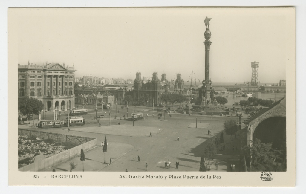 Hispaania. Barcalona, vaade Garcia Morato avenüüle ja Christopher Kolumbuse monumendile Puerta de la Paz väljakul