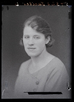 Anna Laretei Abja-Paluojalt.  similar photo