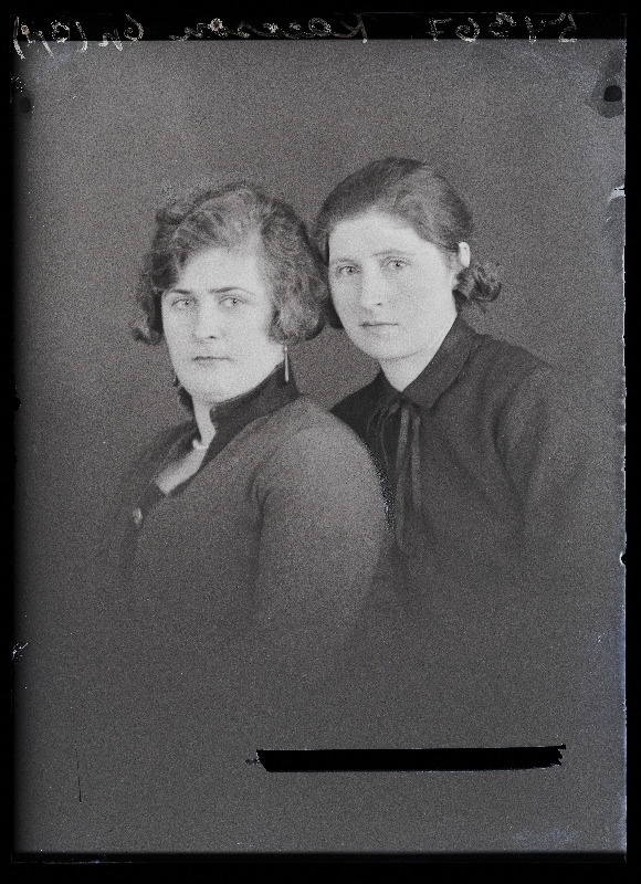 Kaks naist, Roos (vasakul) ja Raekson.