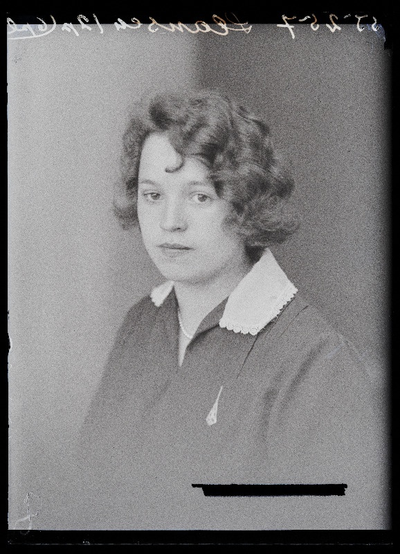 Viljandi Linna Gümnaasiumi lõpetaja Elfriede Hansen.