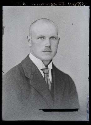 August Auksmann.  duplicate photo