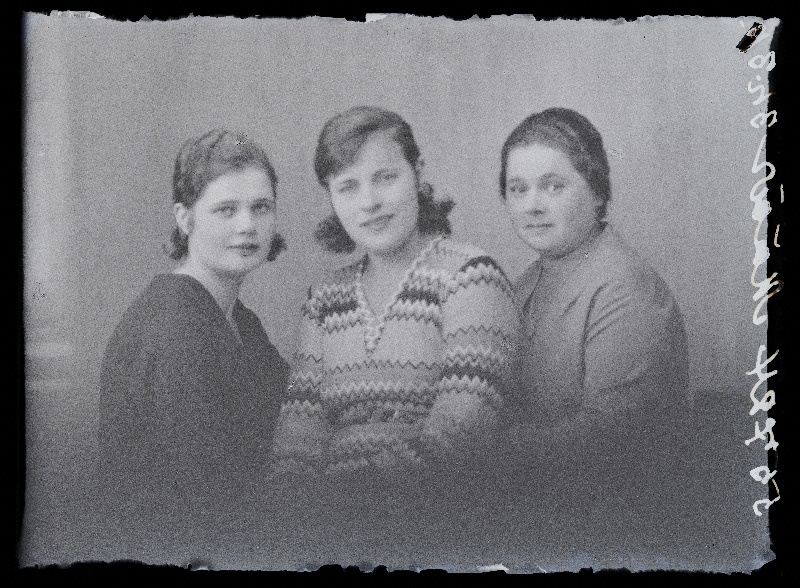 Grupp naisi, (foto tellija Määr).