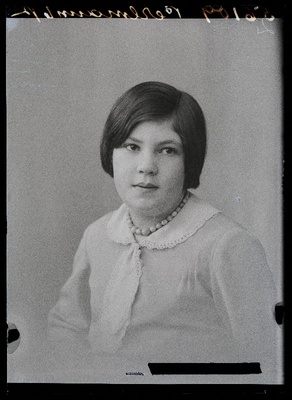 Perlmann.  similar photo