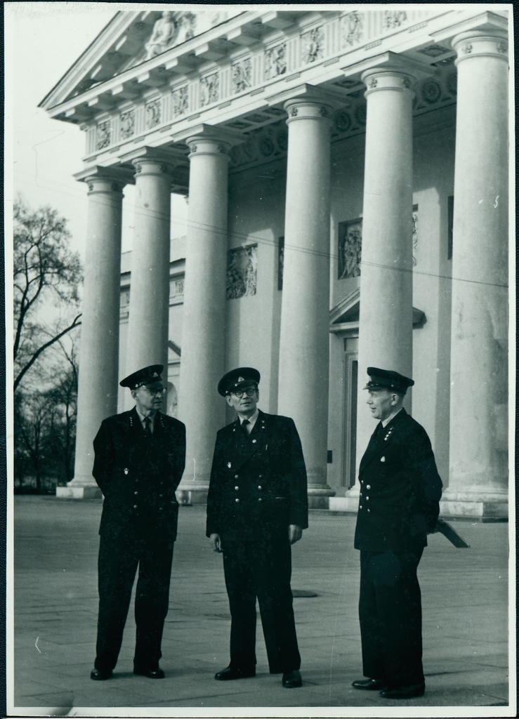 Eesti VTÜ juhid Vilniuse keskväljakul, 1958.a.