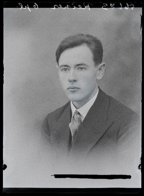 Reiner, (Õisu Piimanduskool).  duplicate photo