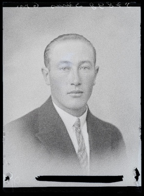 Oskar Siirus.  similar photo