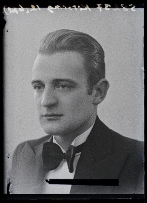 Kitsing.  similar photo