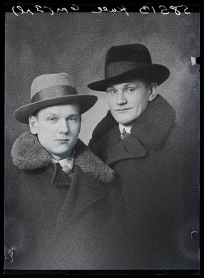 Kaks meest, (foto tellija Kull).  duplicate photo