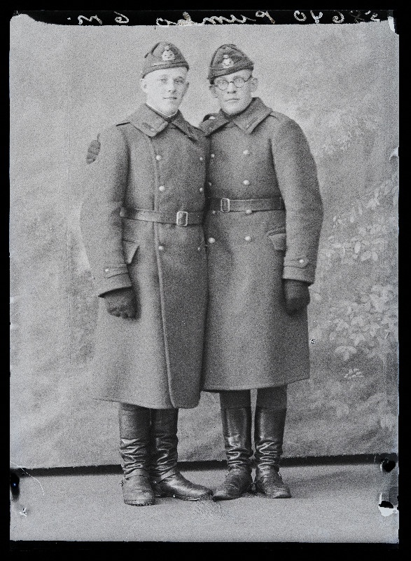 Kaks 5. Suurtükiväegrupi ajateenijat, (foto tellija Pumbo).