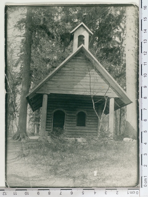 Maja Pühajärve esimesel saarel