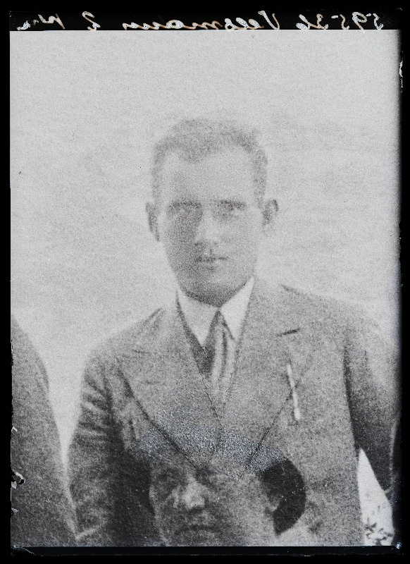 Noormees grupifotol, (15.08.1932 fotokoopia, tellija Veesmann).