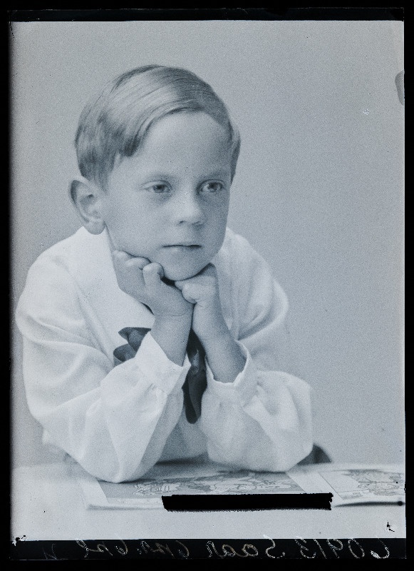 Väike poiss, (foto tellija Saar Taevere vallast, Hüpasaare talust).