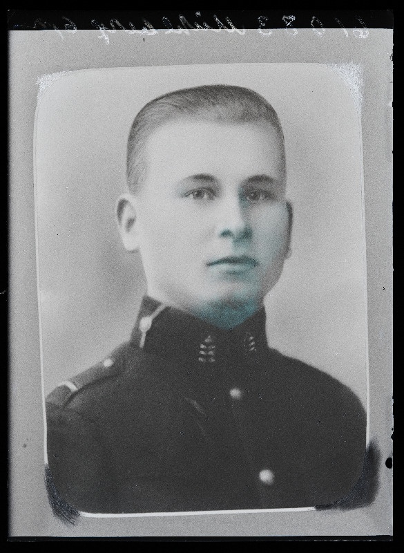 Sõjaväelane, nooremallohvitser, (28.09.1933 fotokoopia, tellija Mühlberg).