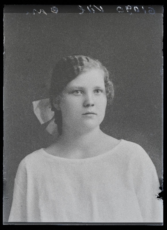 Naise foto, (03.10.1933 fotokoopia, tellija Viil).