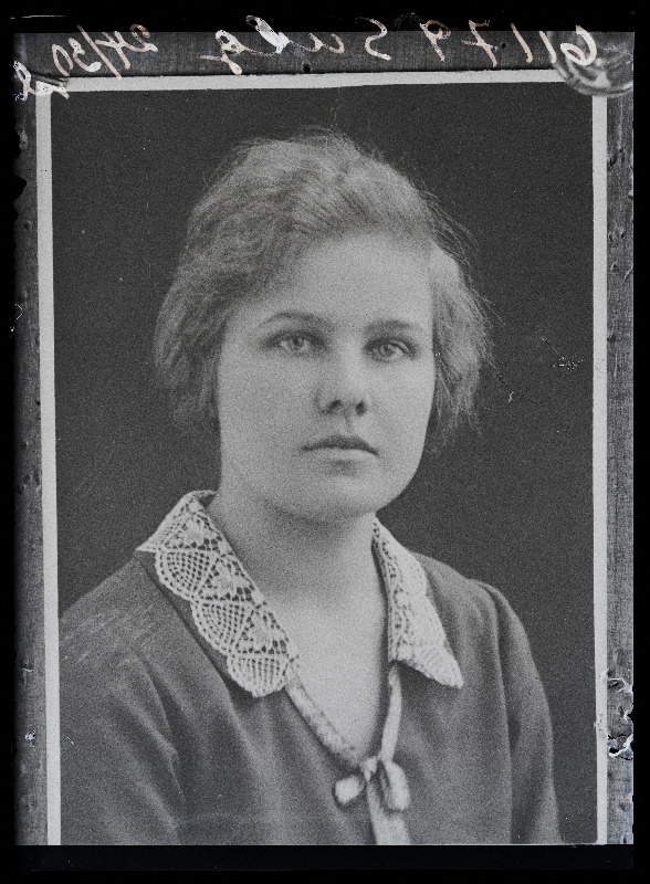 Naise foto, (31.10.1933 fotokoopia, tellija Sulg).