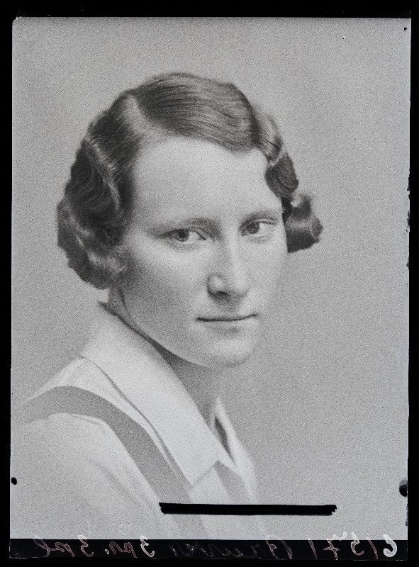 Eleanora (Lore) Bruver.