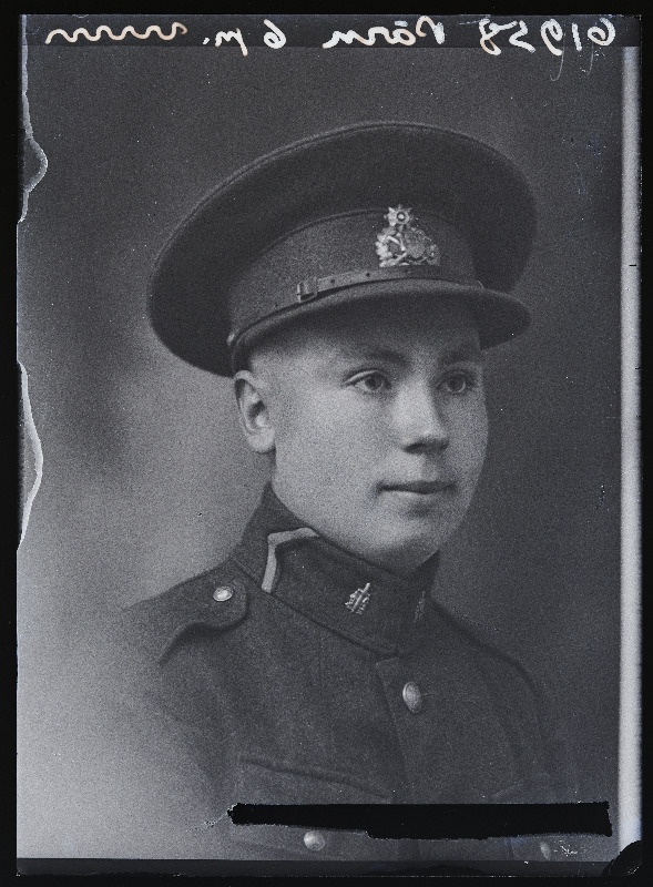 Sõjaväelane (ajateenija) August Pärn, Sakala Üksik Jalaväepataljon, (Võhma Ühispiimatalitus).