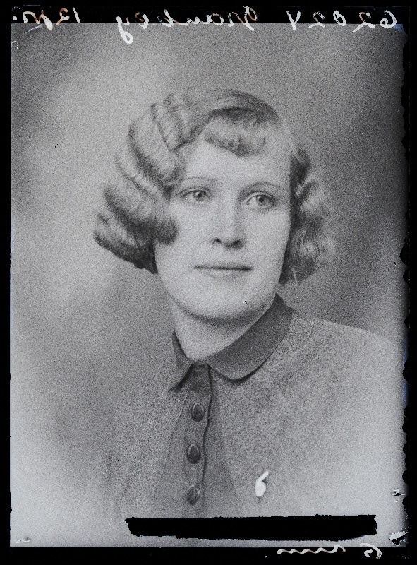 [Viljani Linna Naiskutsekooli lõpetaja Hilda] Grauberg.