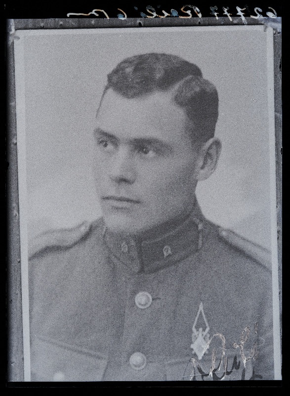 Sõjaväe Ühendatud Õppeasutuste Lennukooli kadett, nooremleitnant Valter (Valther Johannes) Reili, (28.08.1934 fotokoopia).