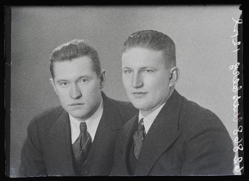 Kaks meest, Schmalz (vasakul) ja Uusberg.