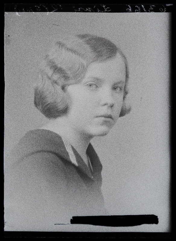 Viljandi Eesti Haridusseltsi Tütarlaste Gümnaasiumi õpilane Linsi.