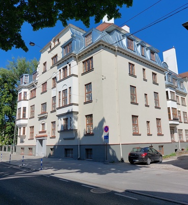 The rental house of railway personnel (rail service providers) in Tallinn, view of the building at the corner. Architect Karl Burman rephoto