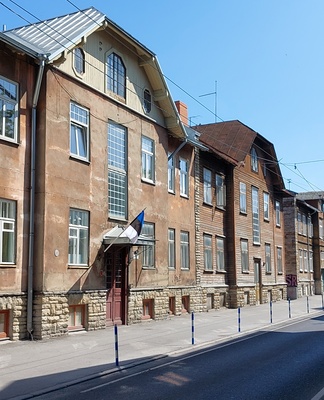 Korterelamu Tallinnas Tehnika tn, hoone vaade piki tänavat. Arhitekt Pjotr Vassiljev rephoto