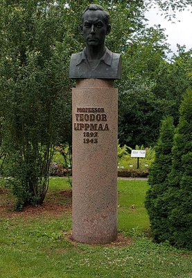 Tartu linnavaade. Teodor Lippmaa monument, Lai tn 38, Tartu Ülikooli Botaanikaaias. 1985.a. rephoto