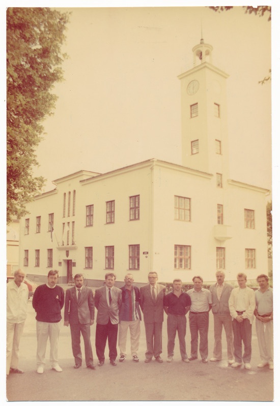 värvifoto, Viljandi linnavolikogu VIII koosseis, raekoda 17.08.1992